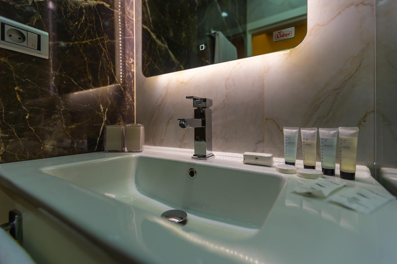 Aksent Hotel Baku Exteriör bild